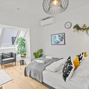  Apartman 1 Min To Public Transport - 3 Min To Supermarket And Pharmacy - On-site Parking For 19,90 Eur